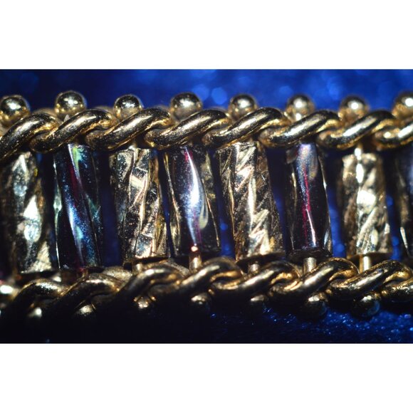 Premier Design Goldtone Bracelet With Iridescent Colors Costume Jewelry Clasp - Picture 3 of 9
